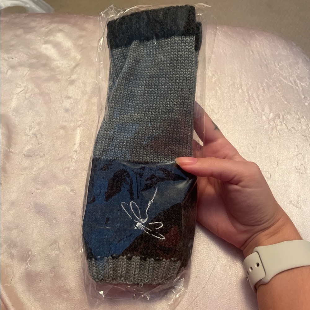 gloves - Picture 2 of 2